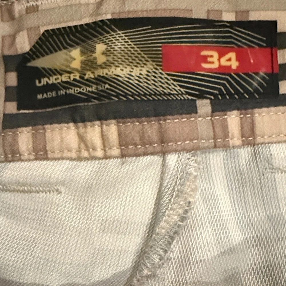 Under Armour Men’s Plaid Cargo Shorts - Beige and Gray